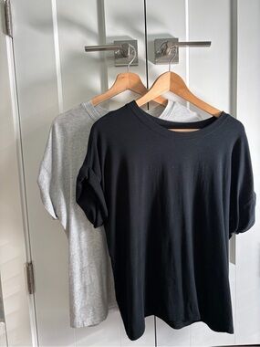 Set of 2 Banana Republic Factory Short Sleeve Crewneck T-Shirt - Black & Gray